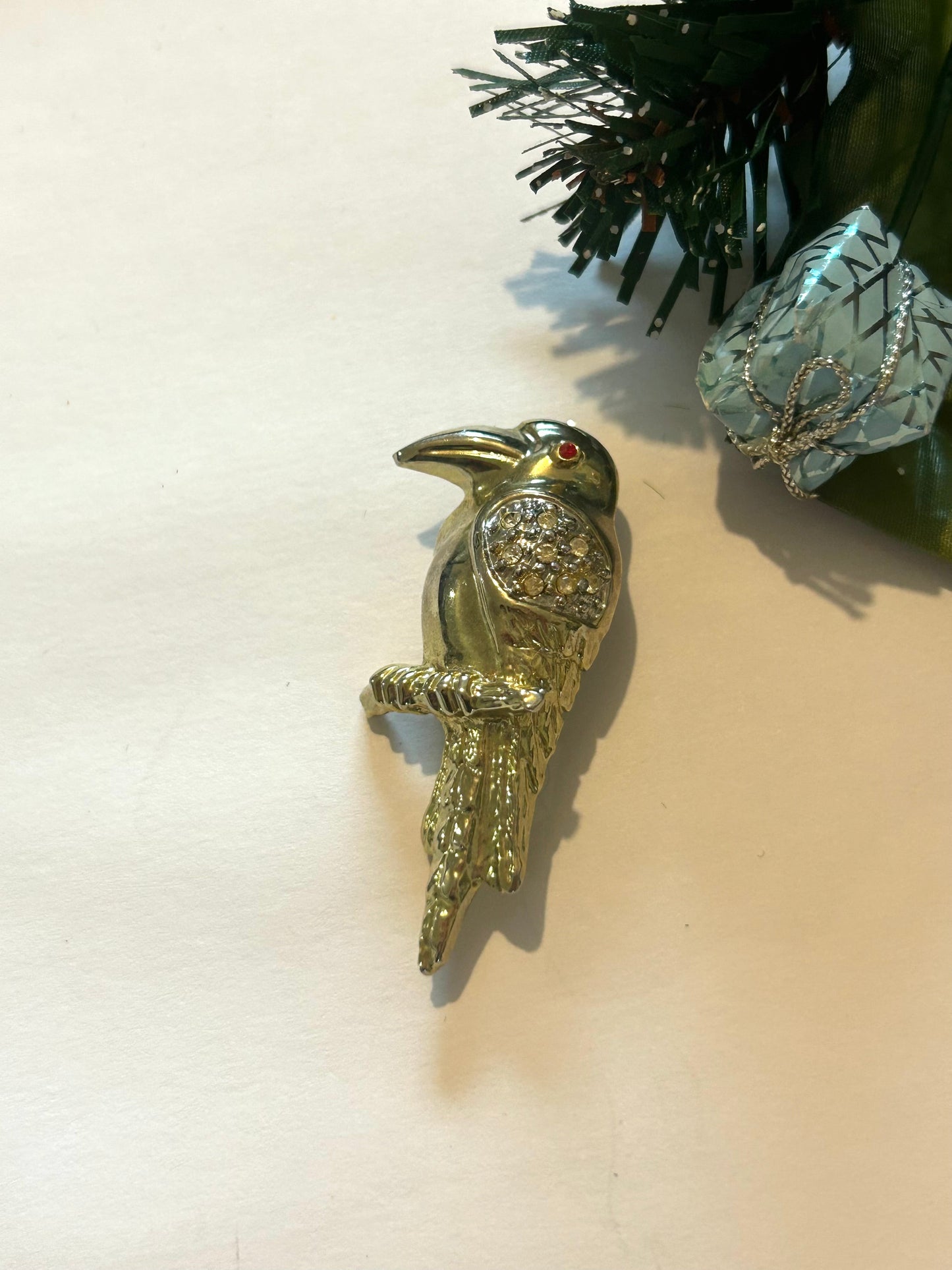 Broche oiseau doré strass vintage la friperie vintage 25