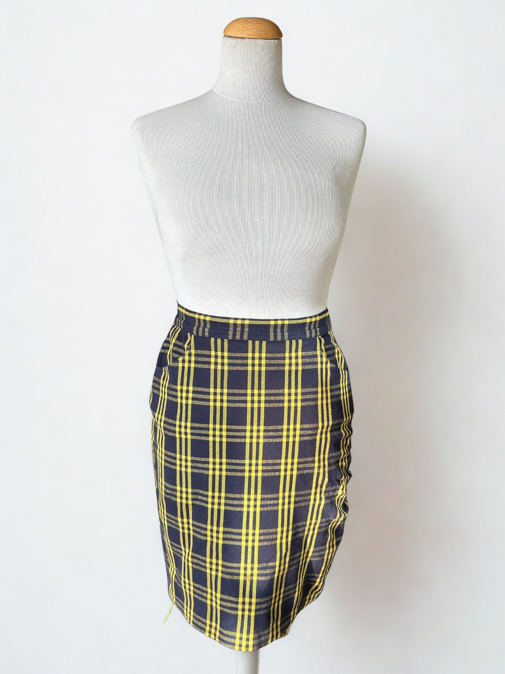 Jupe vintage à carreaux Cacharel la friperie vintage 25