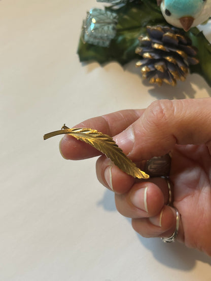 Broche vintage plume dorée