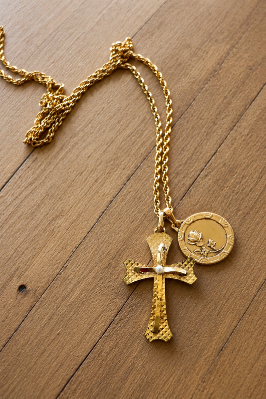 Collier vintage doré croix et médaille