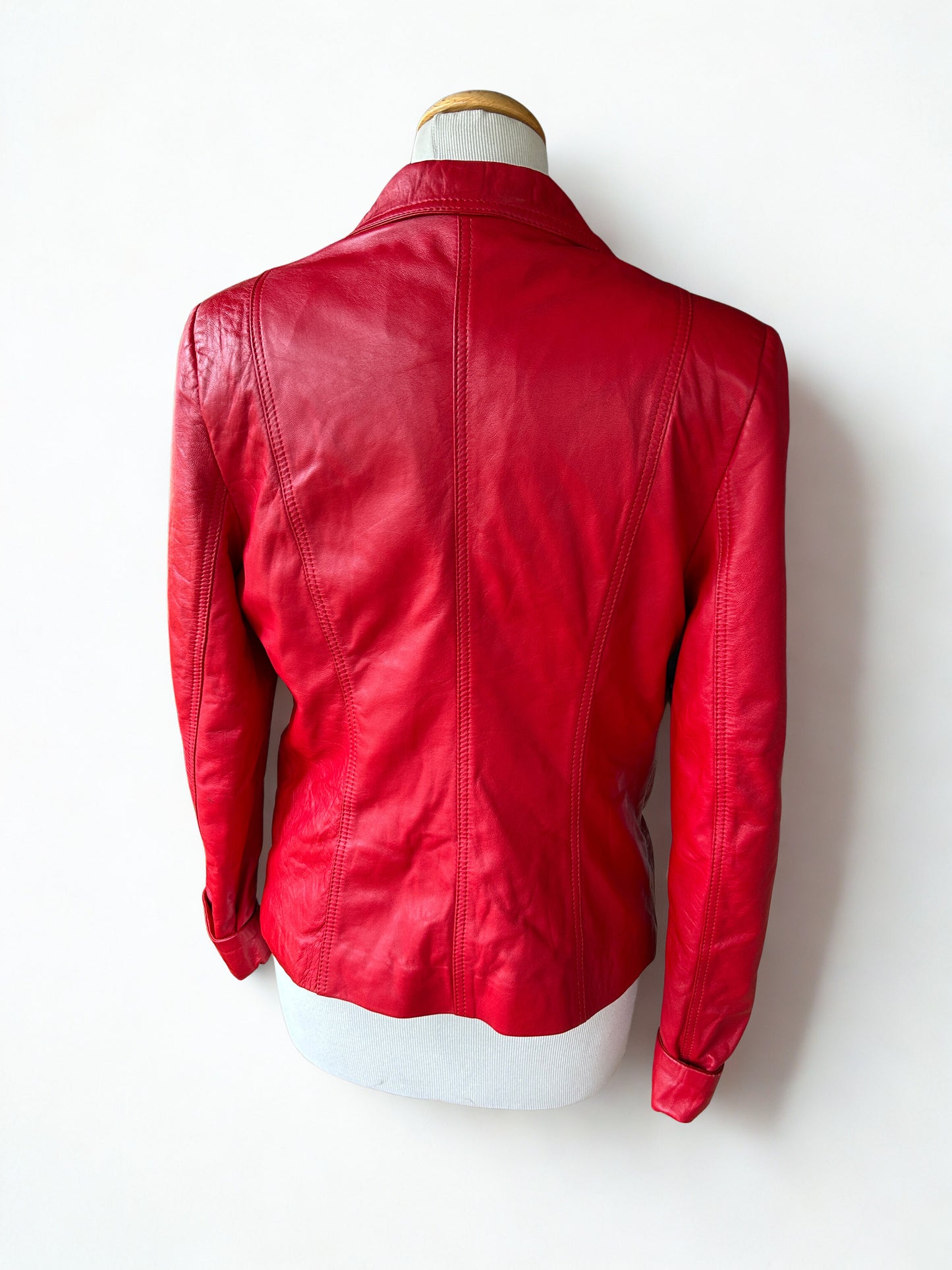 Veste en cuir d’agneau rouge