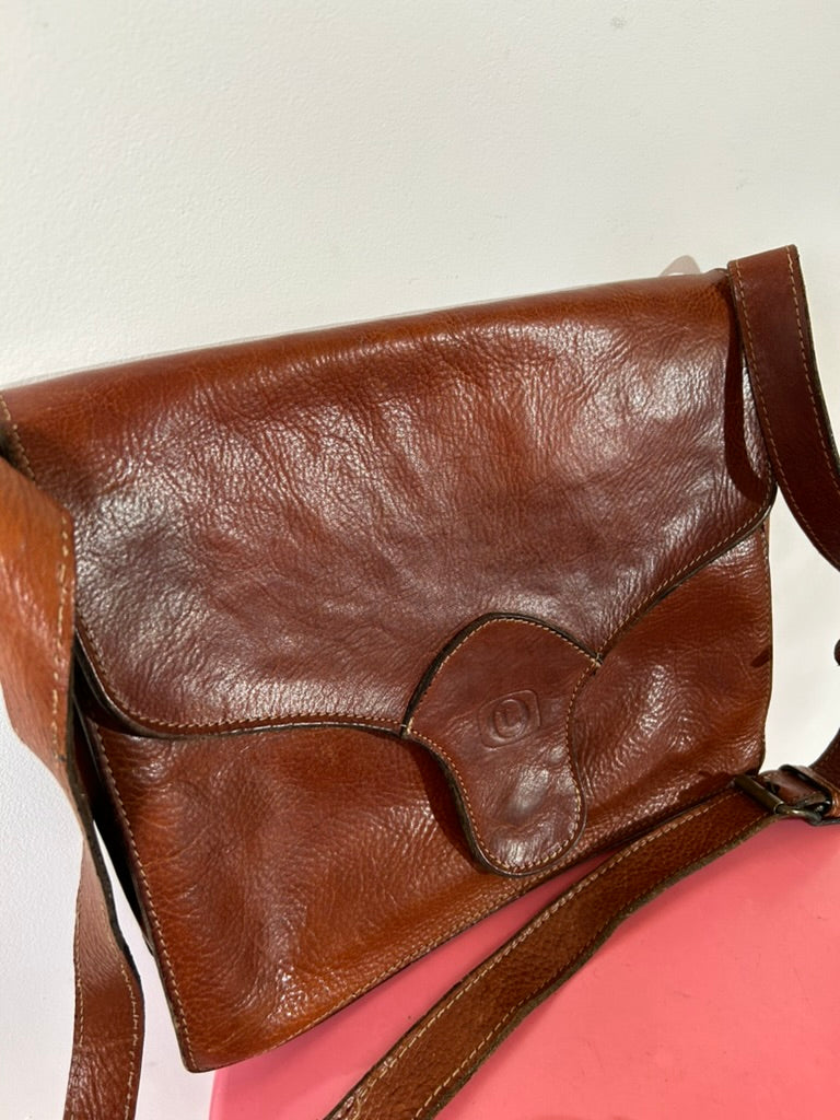 Sac bandoulière vintage cuir marron Lafarge la friperie vintage 25