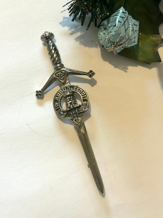 Broche vintage In Ardua Tendit Épée écossaise la friperie vintage 25