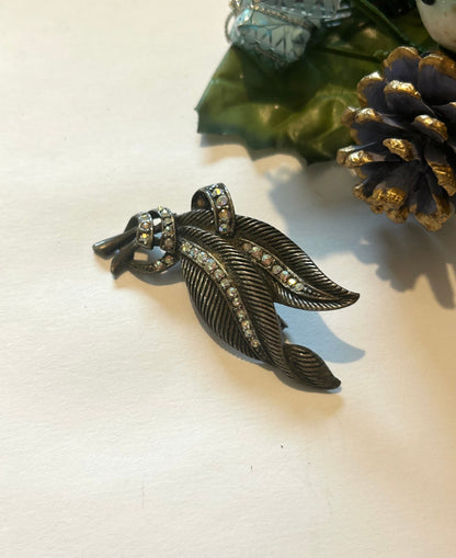 Broche vintage feuillage strass métal la friperie vintage 25
