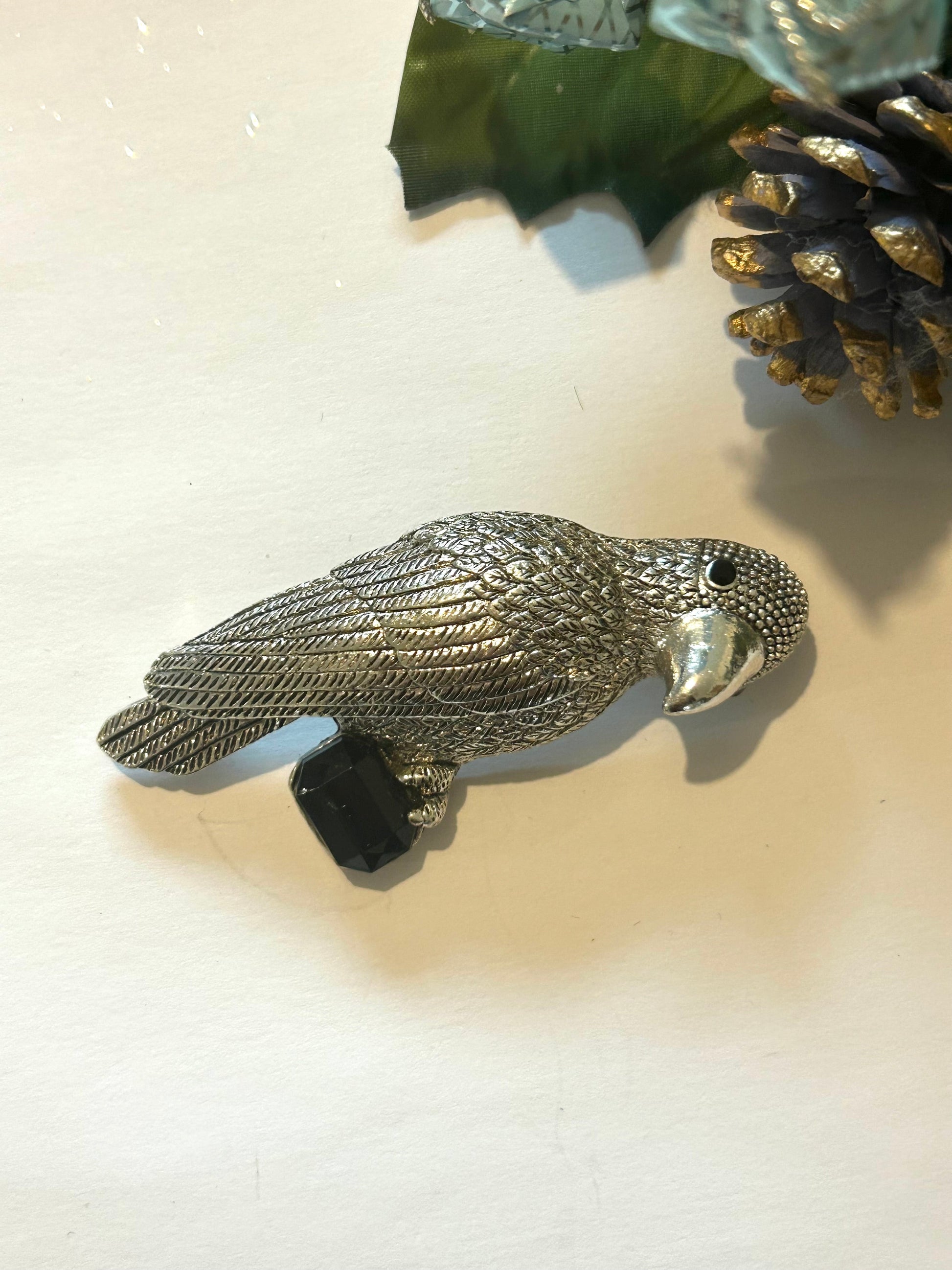 Broche vintage perroquet argenté la friperie vintage 25