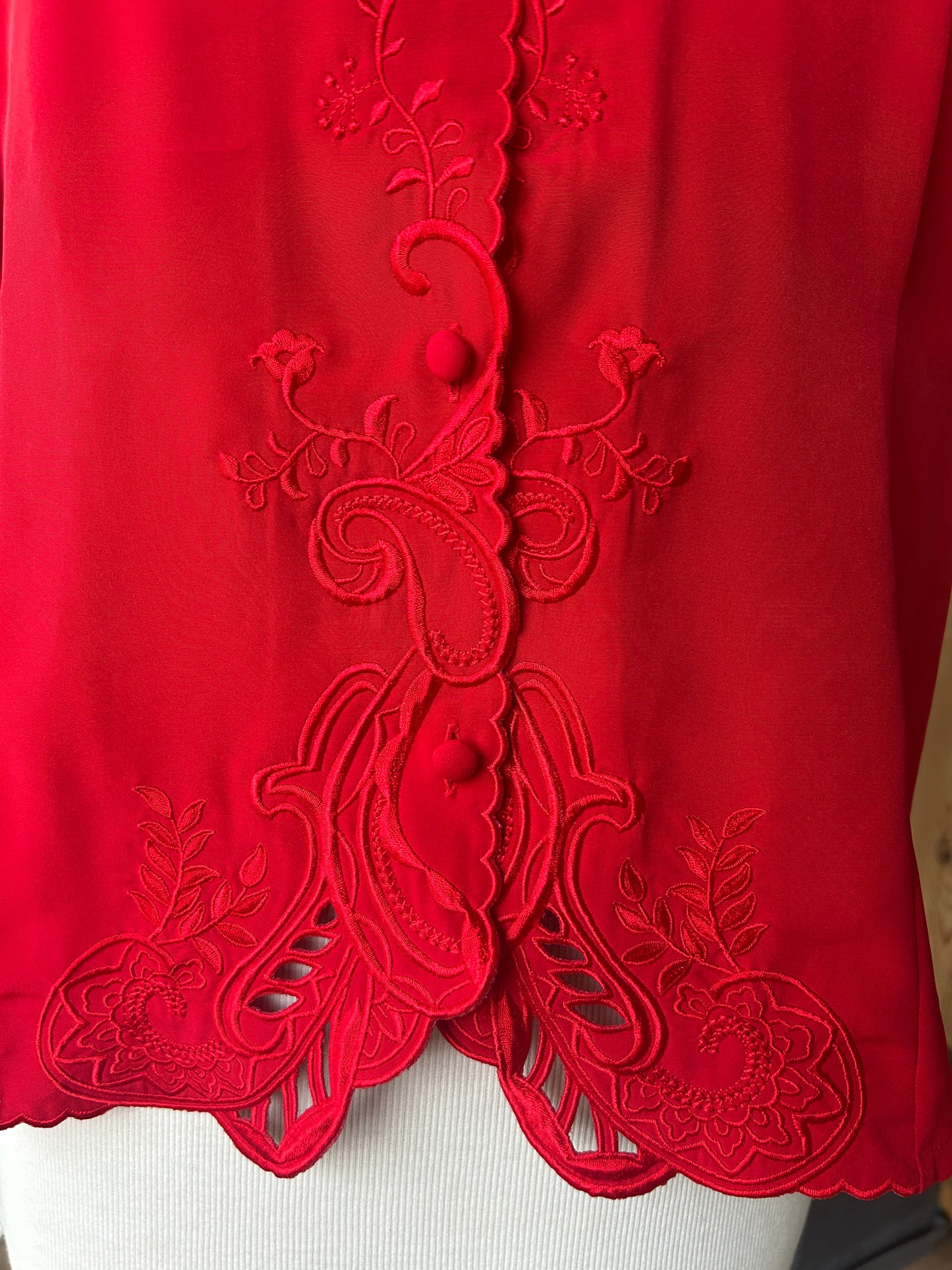 Chemisier vintage rouge brodé