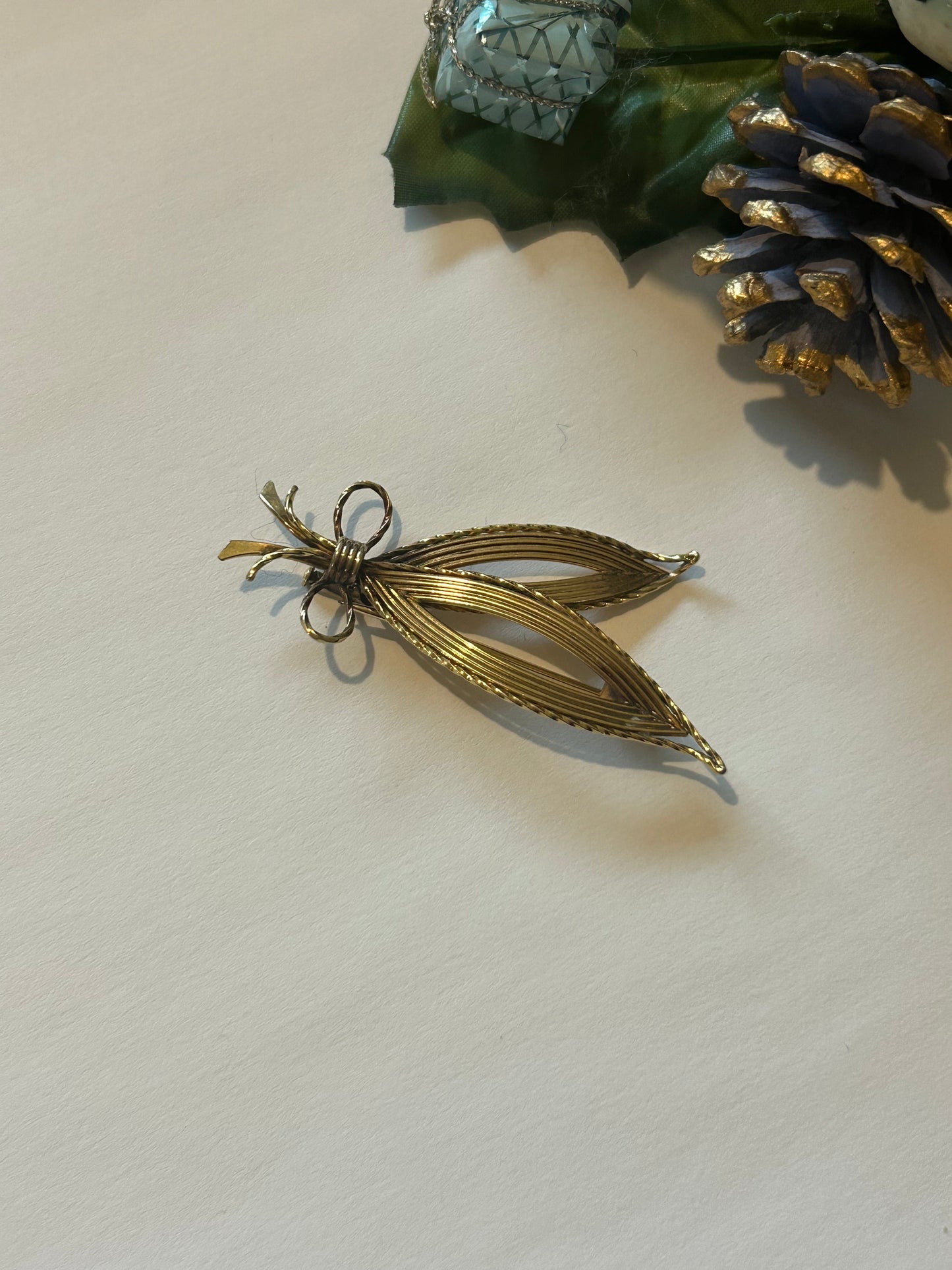 Broche vintage feuille dorée à l’or fin la friperie vintage 25