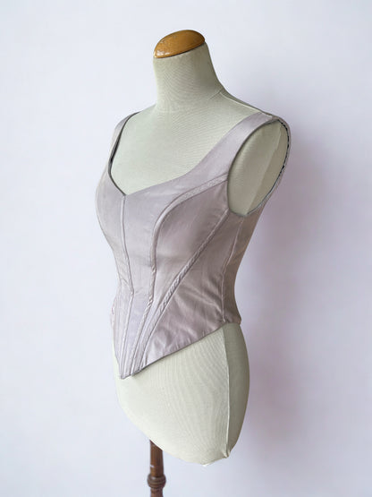 Corset satin lilas brodé en pointe