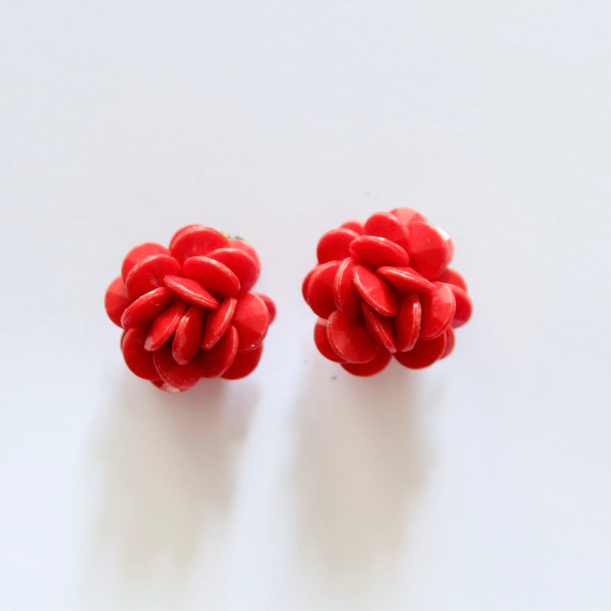 Boucles d'oreille clips vintage fleur plastique rouge la friperie vintage 25