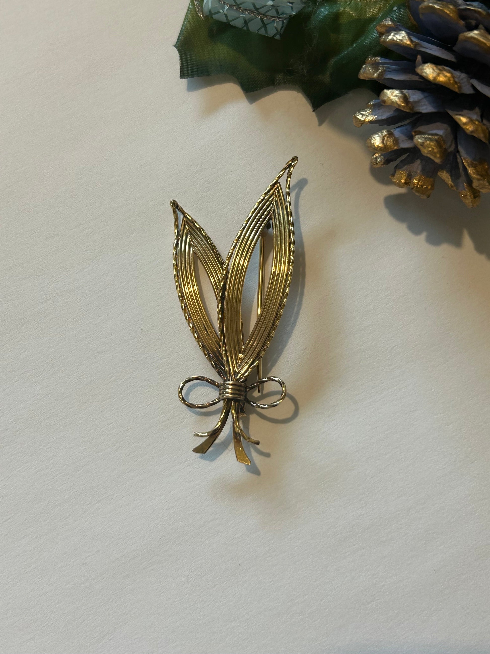 Broche vintage feuille dorée à l’or fin la friperie vintage 25