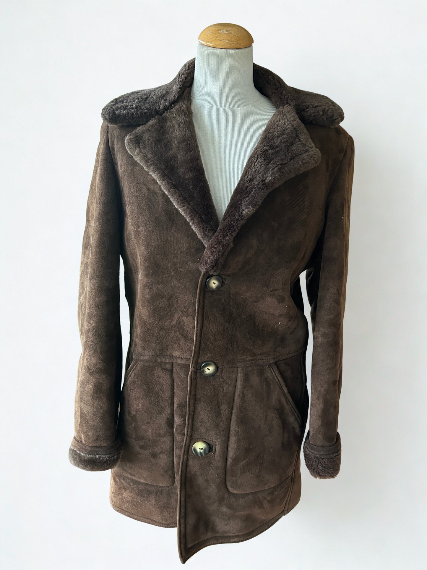 Manteau vintage en peau lainée – marron chocolat la friperie vintage 25