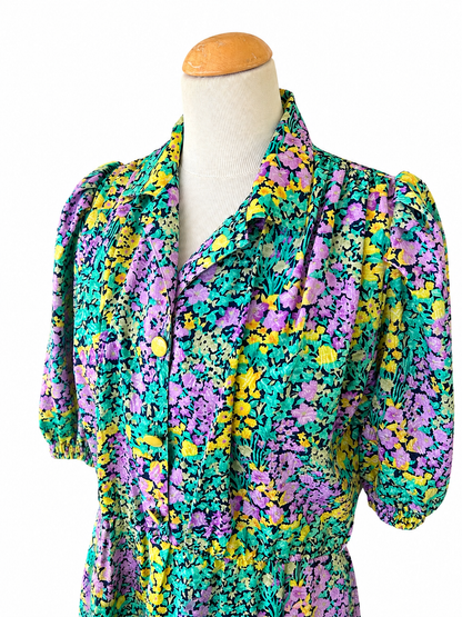 Robe vintage motifs fleuris manches courtes