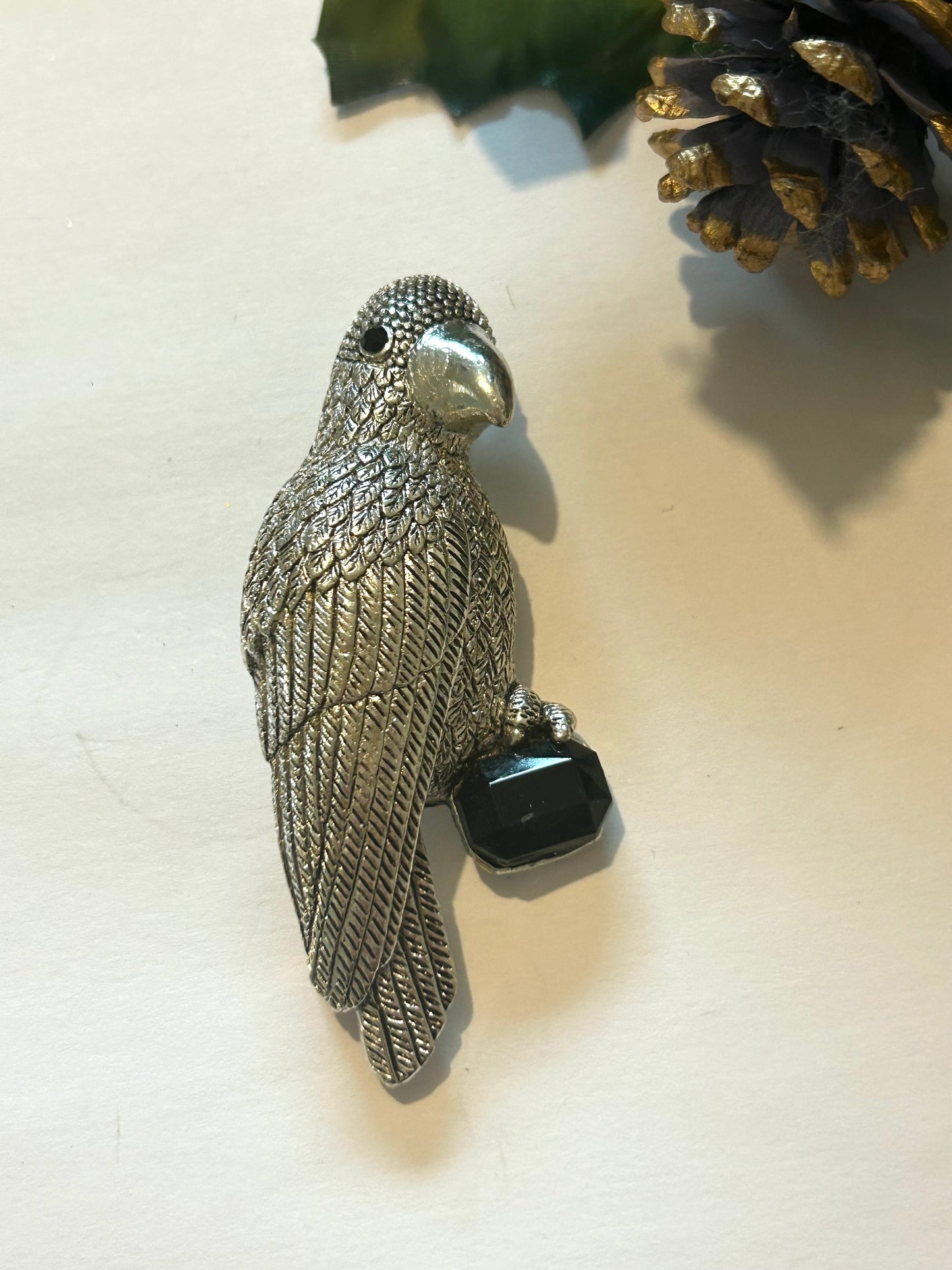 Broche vintage perroquet argenté la friperie vintage 25