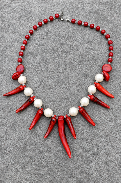 Collier vintage piments rouges et perles