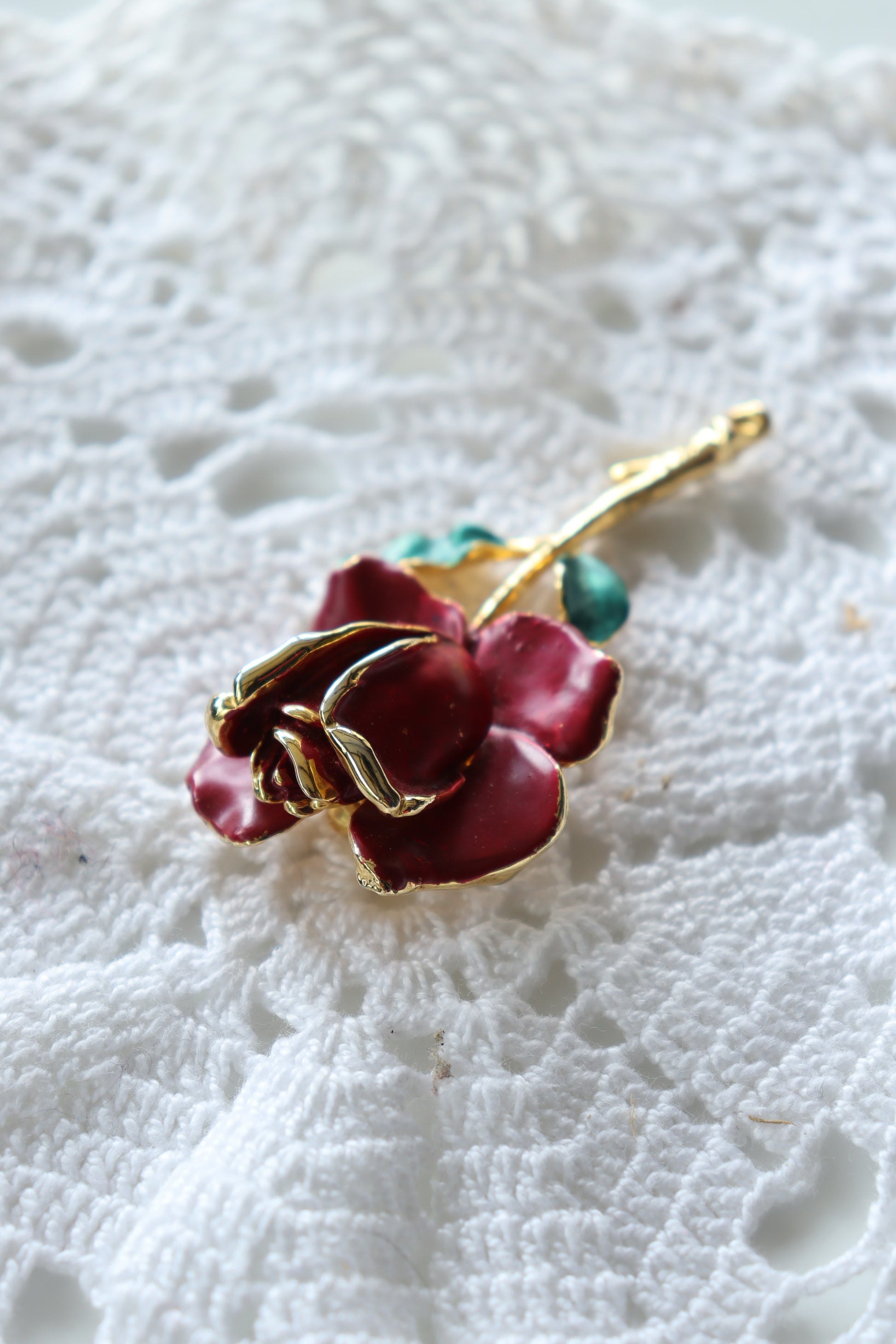 Broche rose vintage émail rouge vert la friperie vintage 25