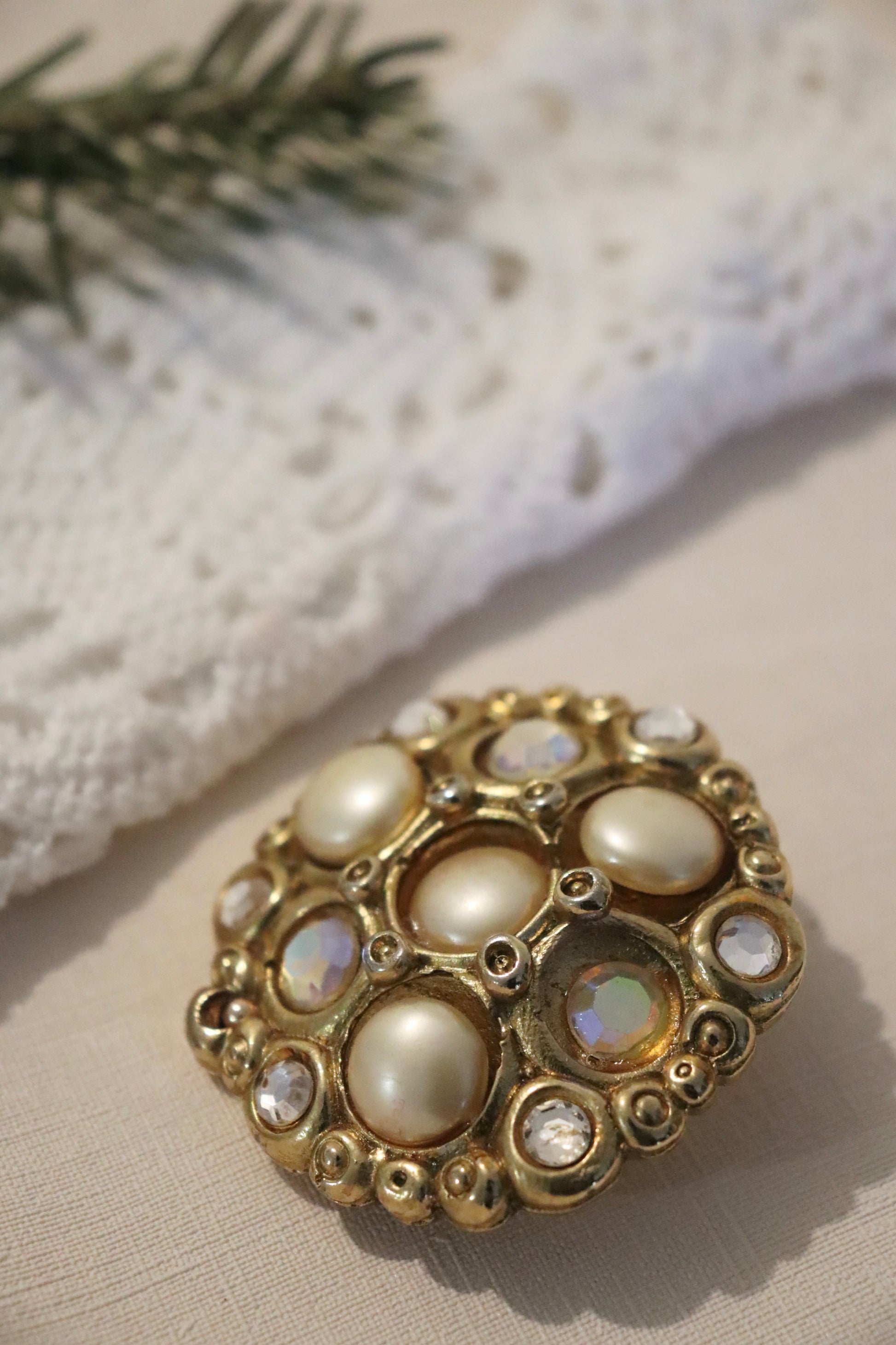 Broche vintage Jacky de G rosace or et nacre la friperie vintage 25