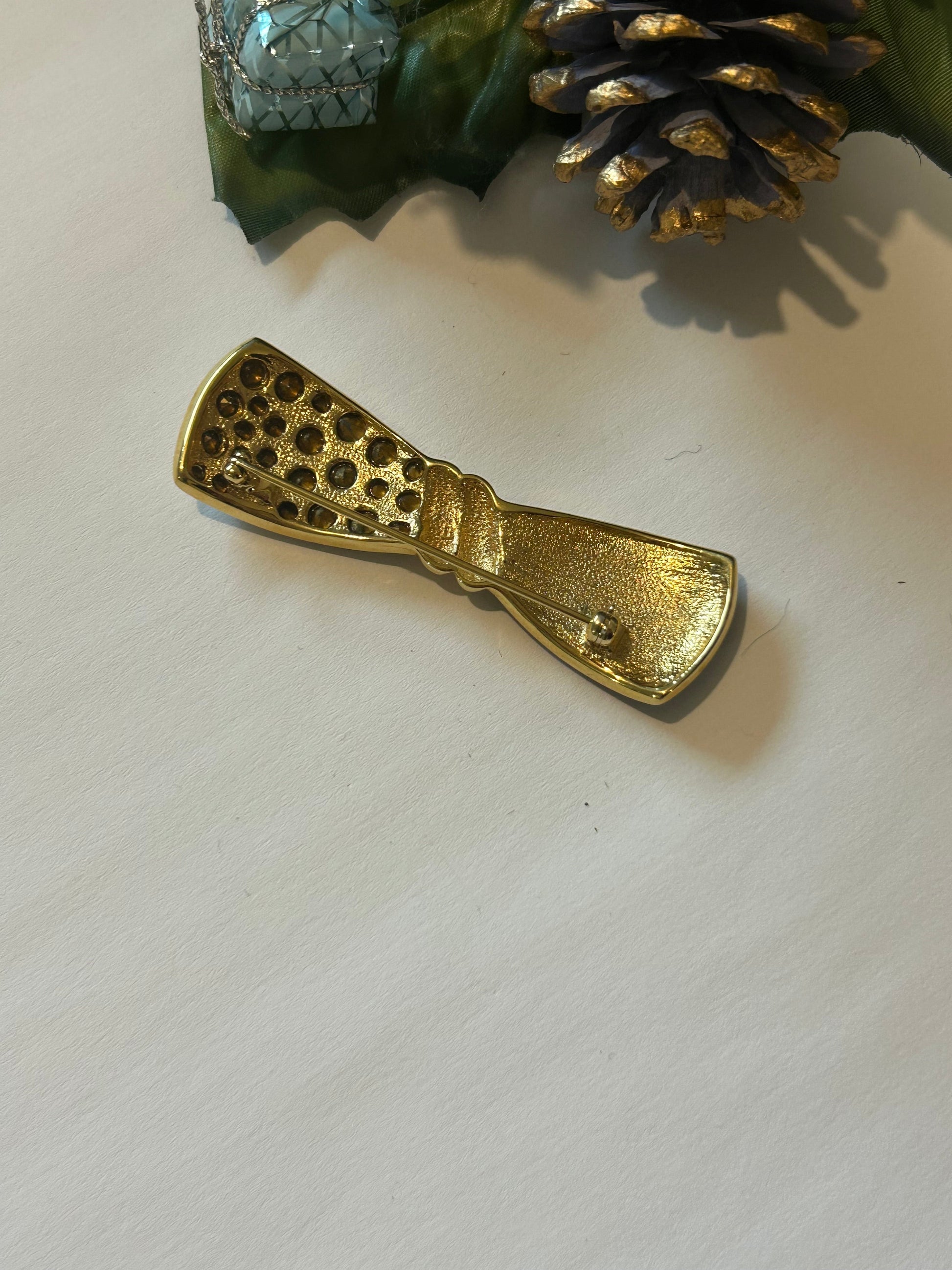 Broche vintage nœud strass et émail noir – Années 1980 la friperie vintage 25