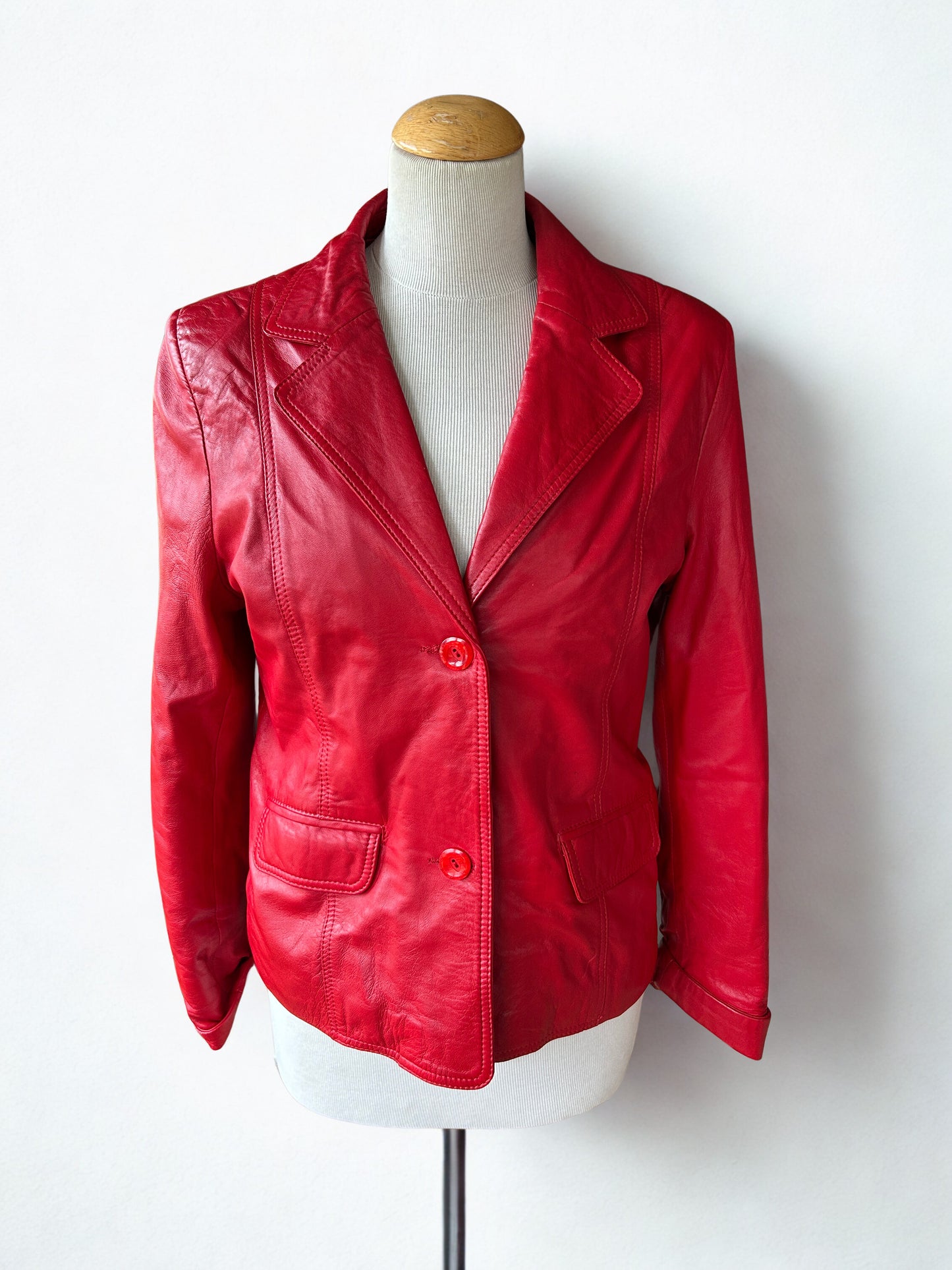 Veste en cuir d’agneau rouge