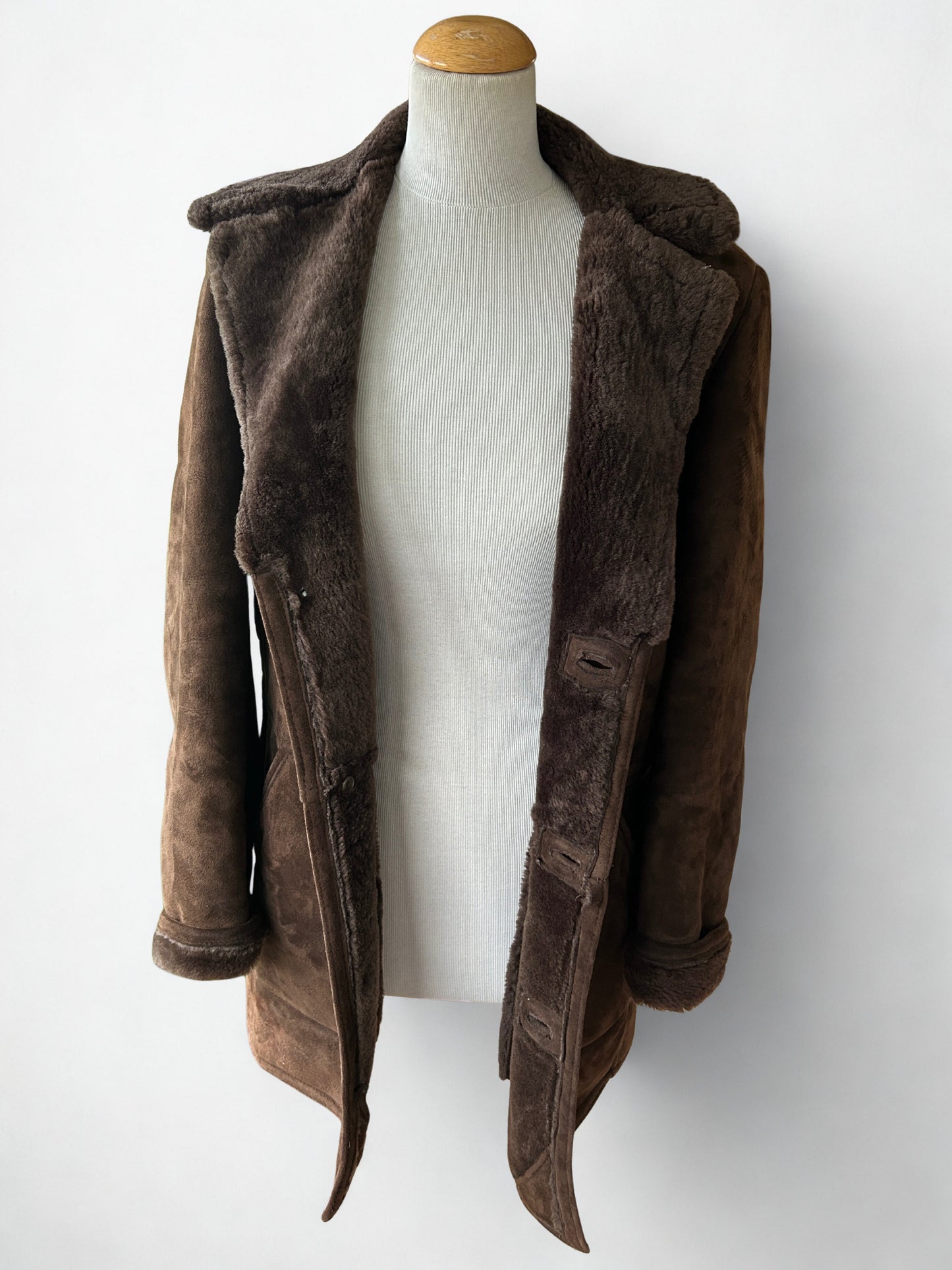 Manteau vintage en peau lainée – marron chocolat la friperie vintage 25