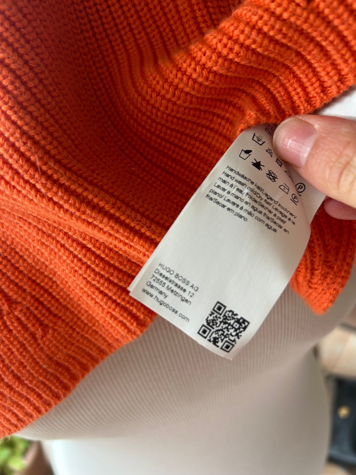 Pull over Hugo Boss orange la friperie vintage 25