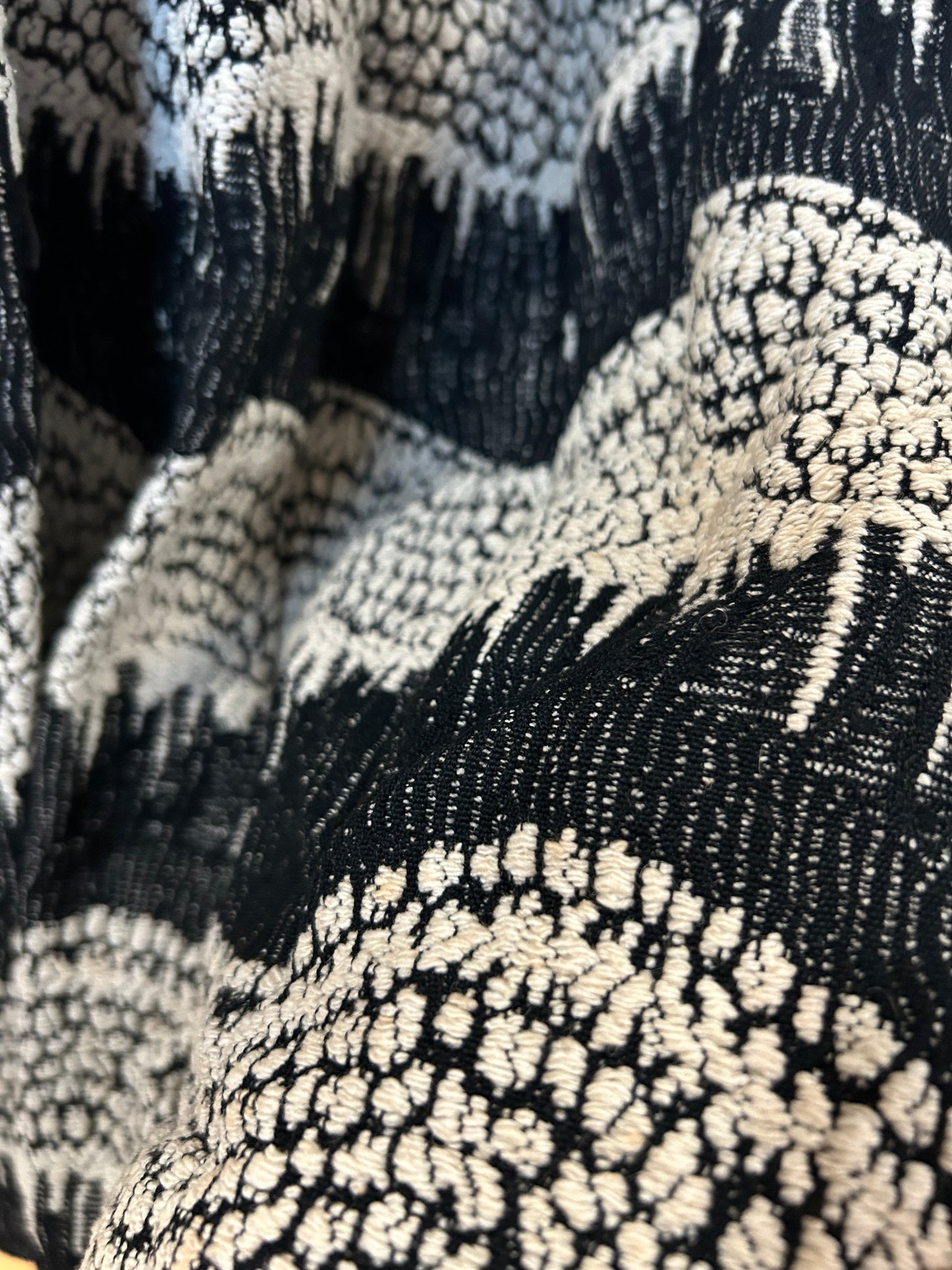 Jupe vintage noire écrue à motifs