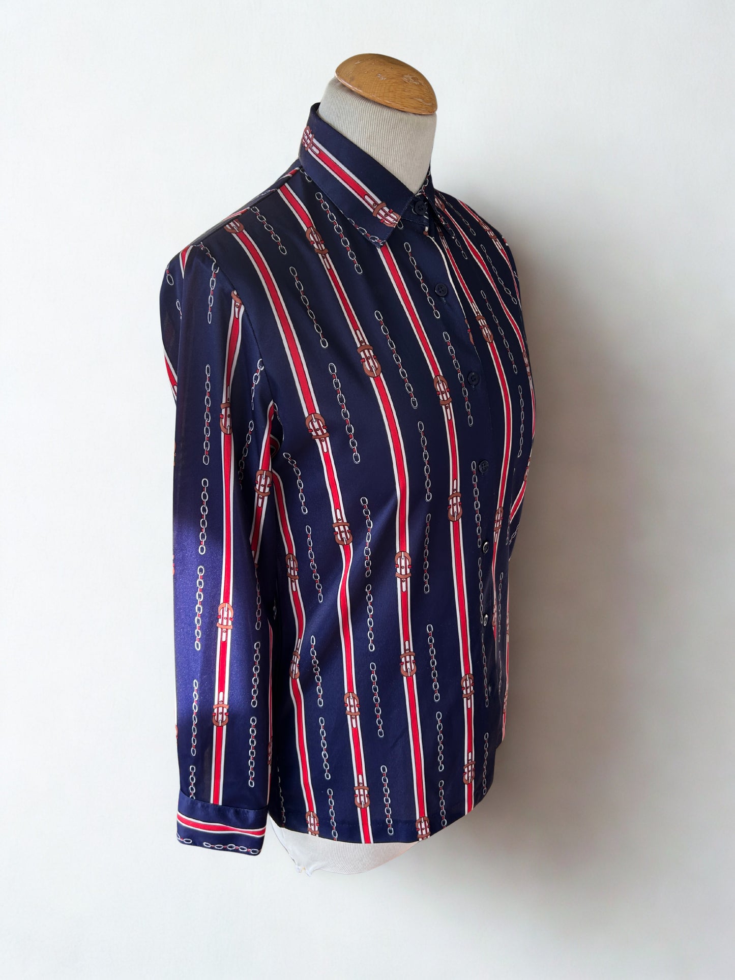 Chemisier vintage motifs chaînes bleu rouge