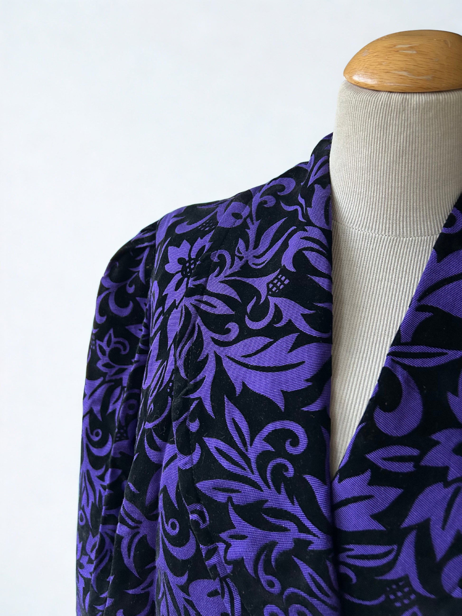 Veste vintage velours floqué violet noir la friperie vintage 25