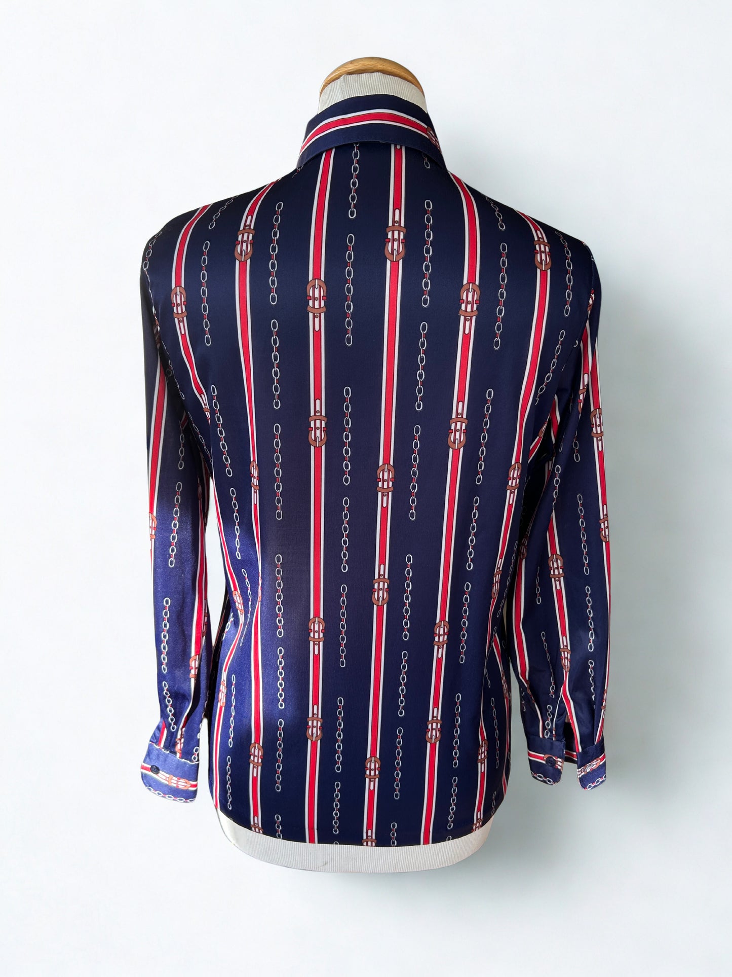 Chemisier vintage motifs chaînes bleu rouge