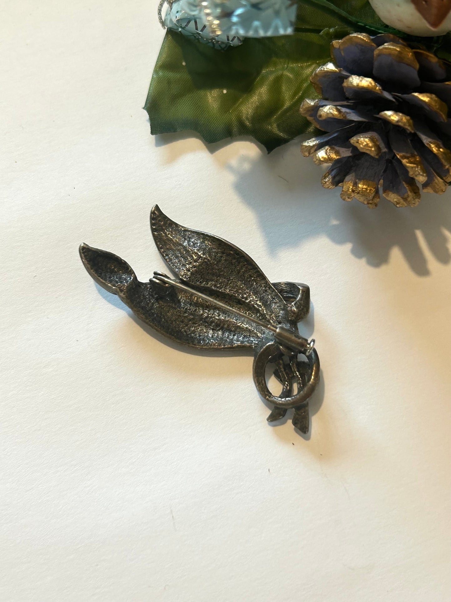 Broche vintage feuillage strass métal la friperie vintage 25