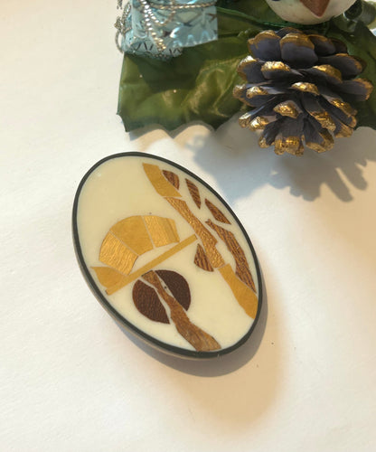 Broche vintage bois et résine la friperie vintage 25