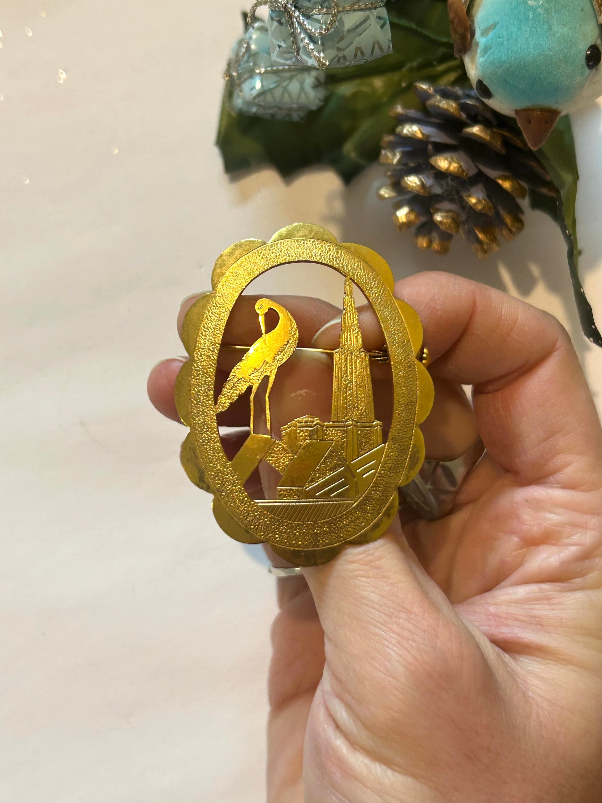 Broche cigogne d’Alsace métal doré vintage la friperie vintage 25