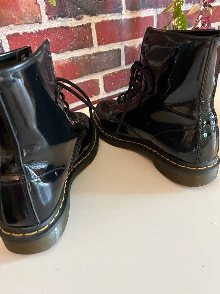 Dr Martens 1460 hautes 8 trous noires vernies la friperie vintage 25