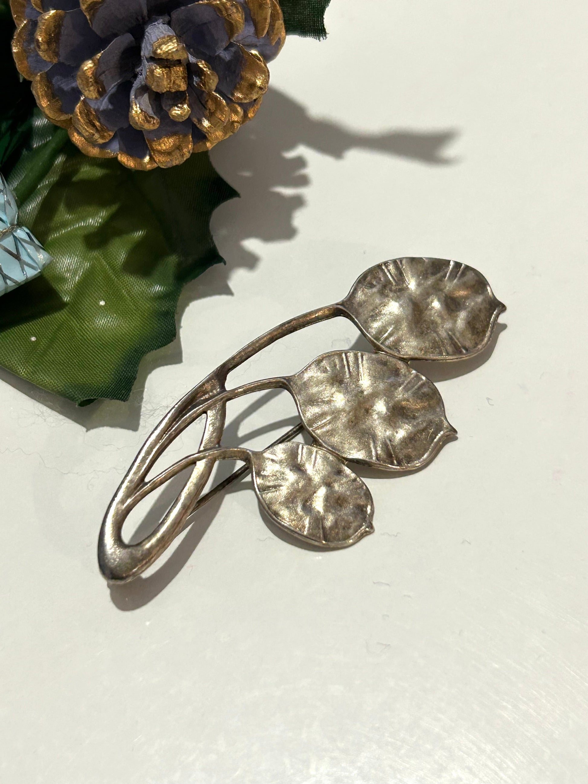 Broche feuilles argentées Mathieu Nancy 99 la friperie vintage 25