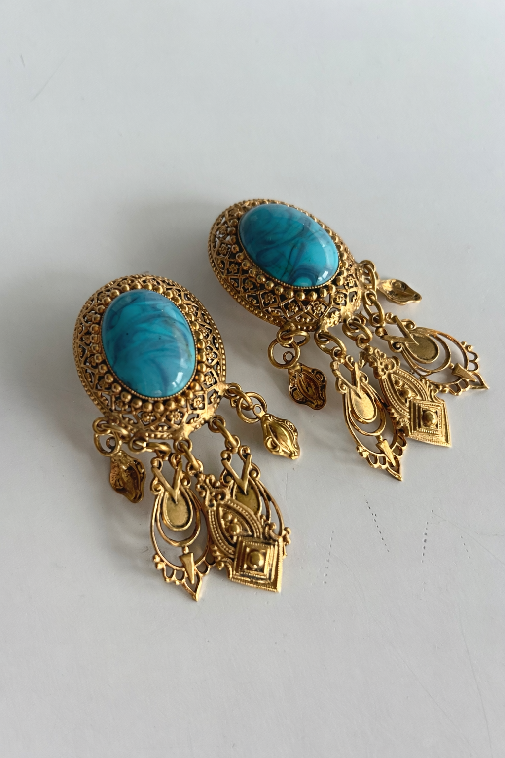 Boucles d’oreille clips vintage dorées cabochon turquoise