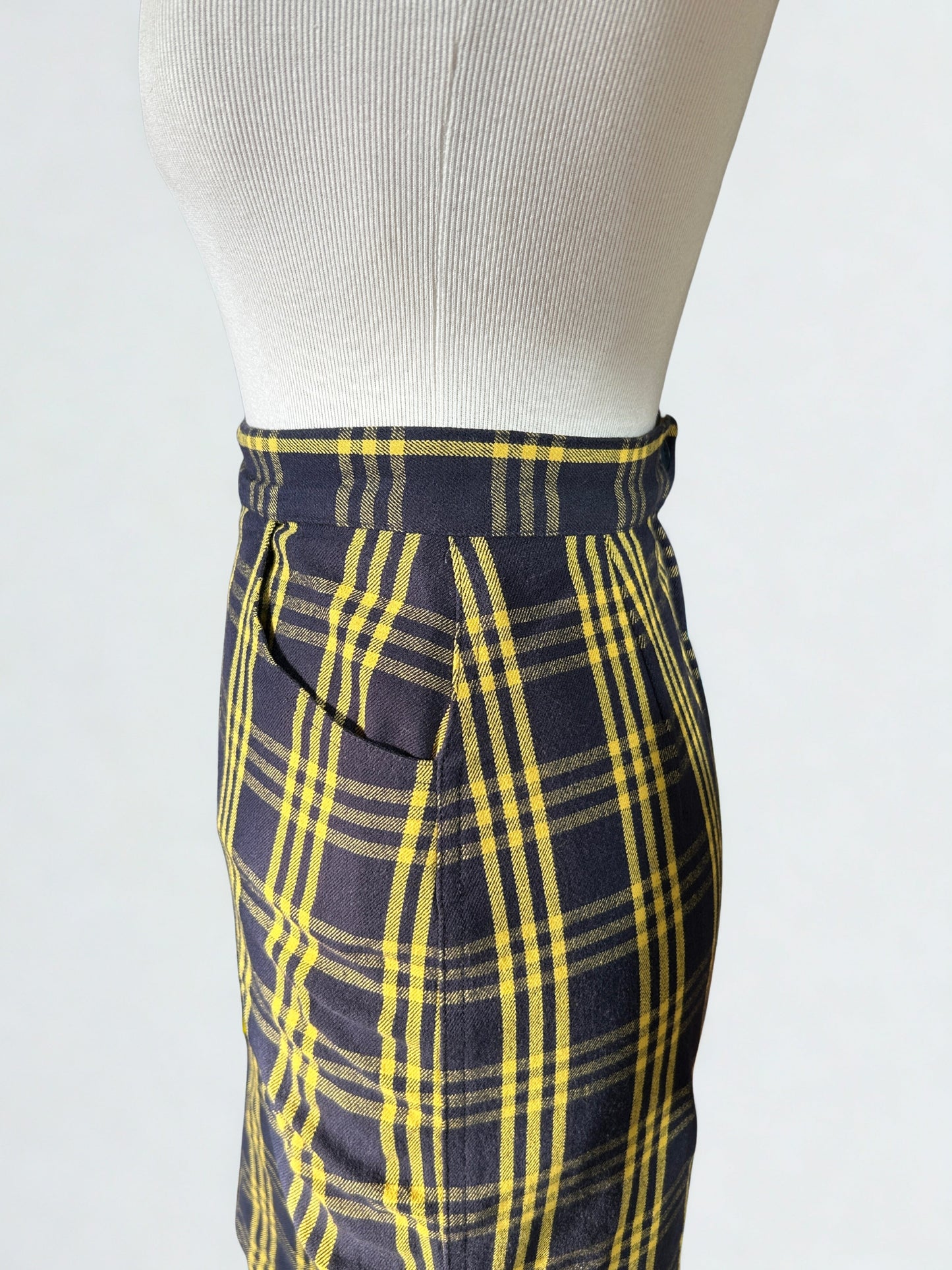 Jupe vintage à carreaux Cacharel la friperie vintage 25