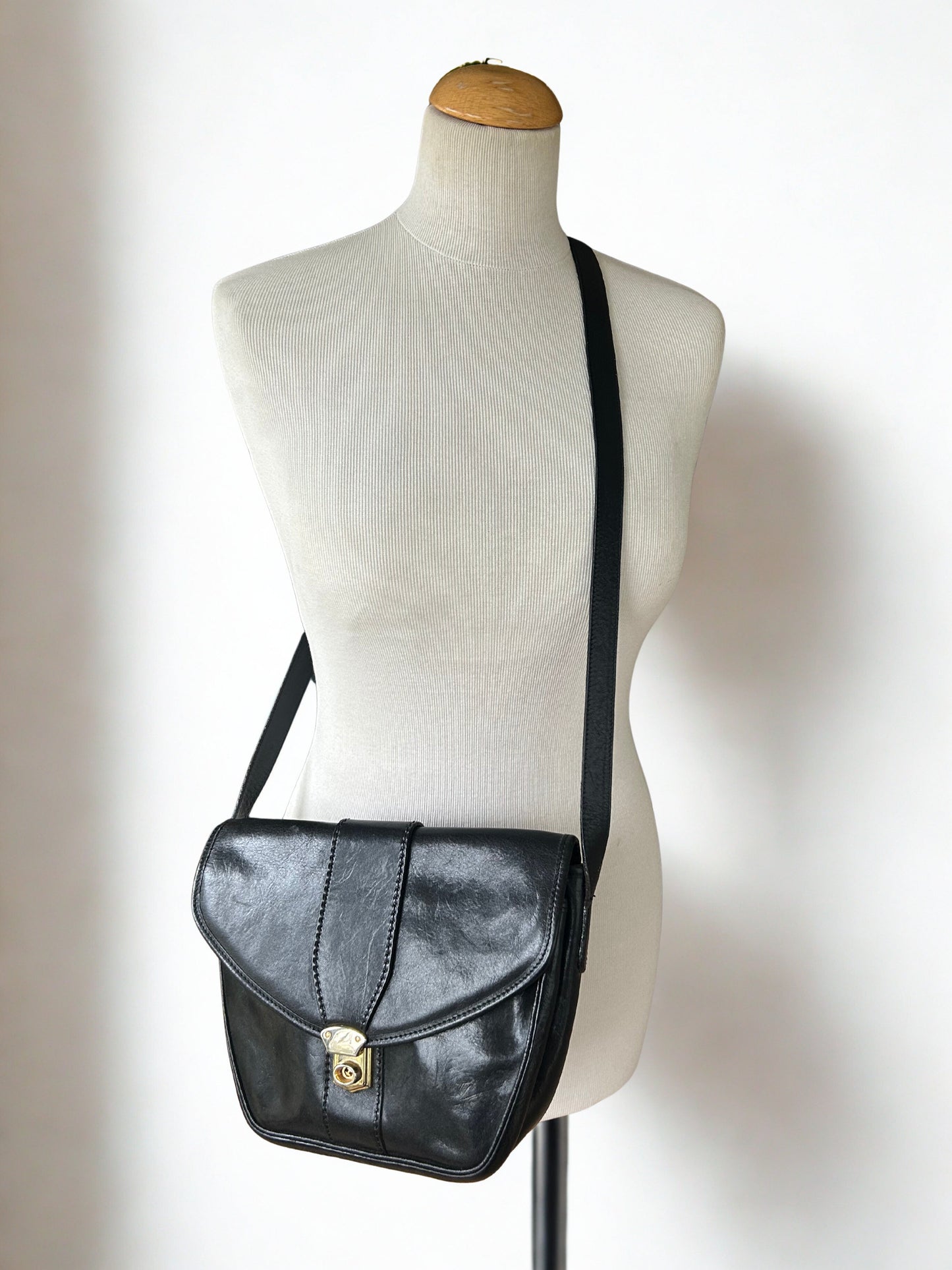 Sac vintage Audouin Paris – cuir noir – Made in France la friperie vintage 25