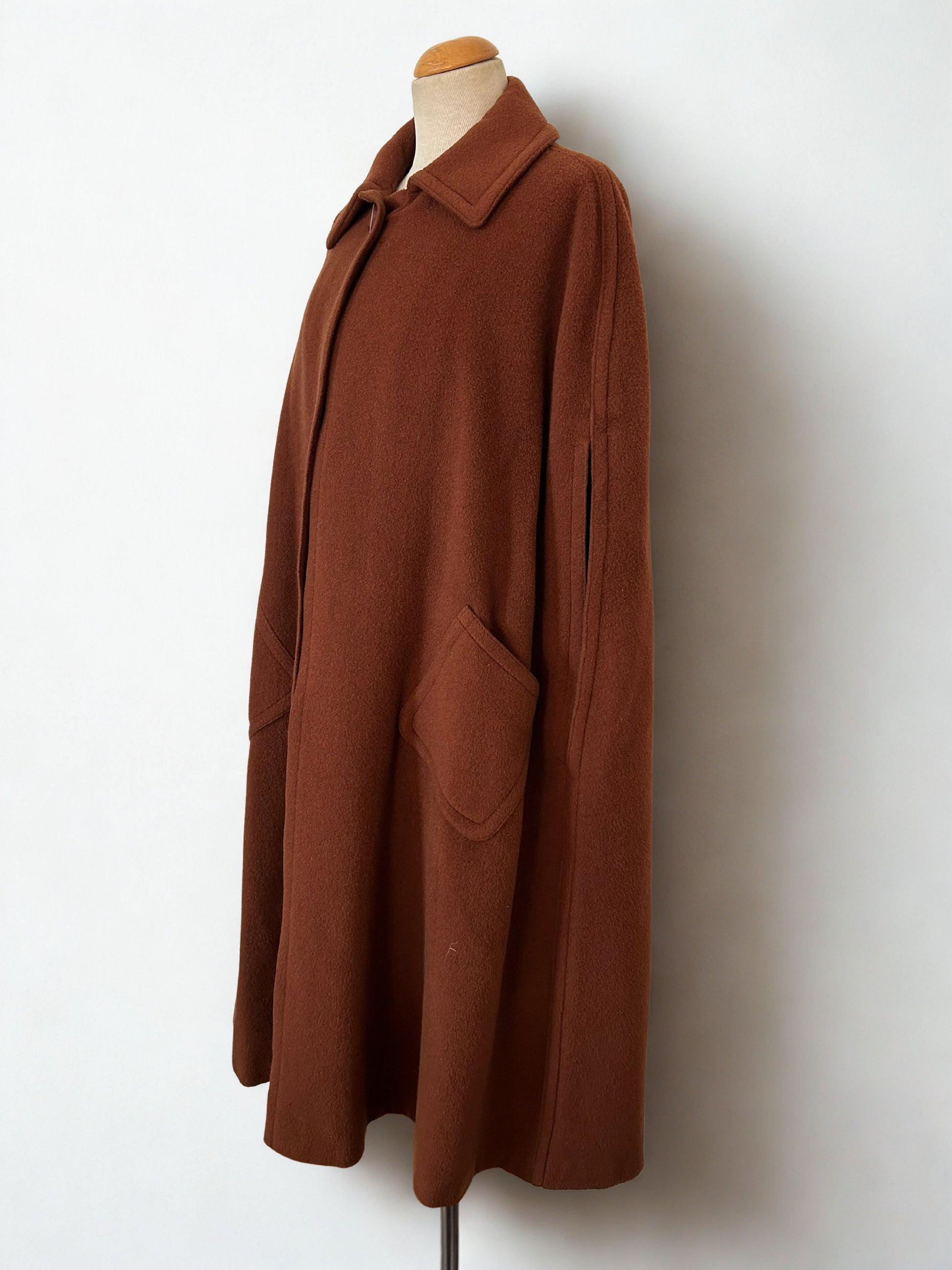 Cape manteau années 70 pure laine la friperie vintage 25