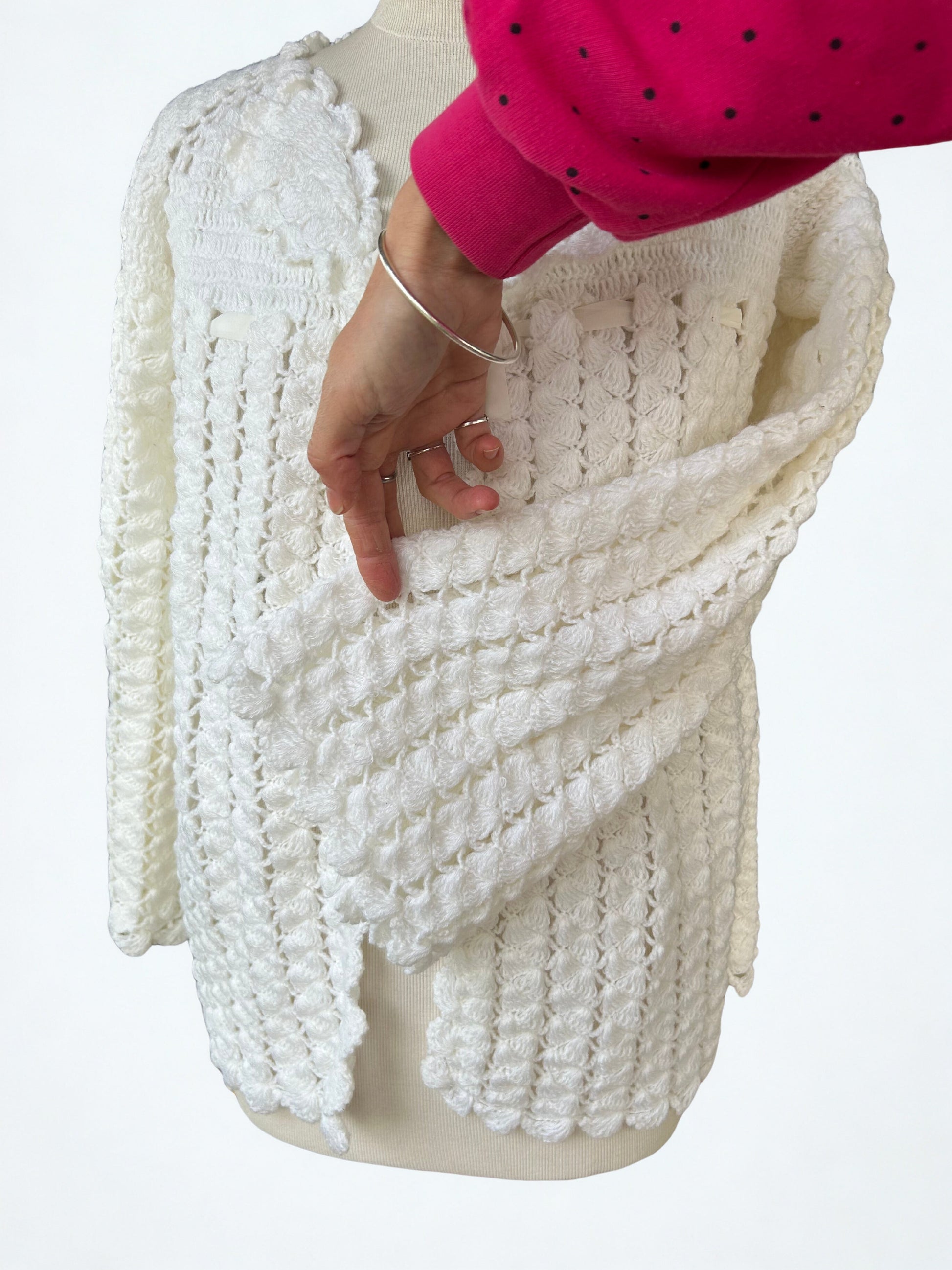 Gilet vintage blanc crochet fait main la friperie vintage 25