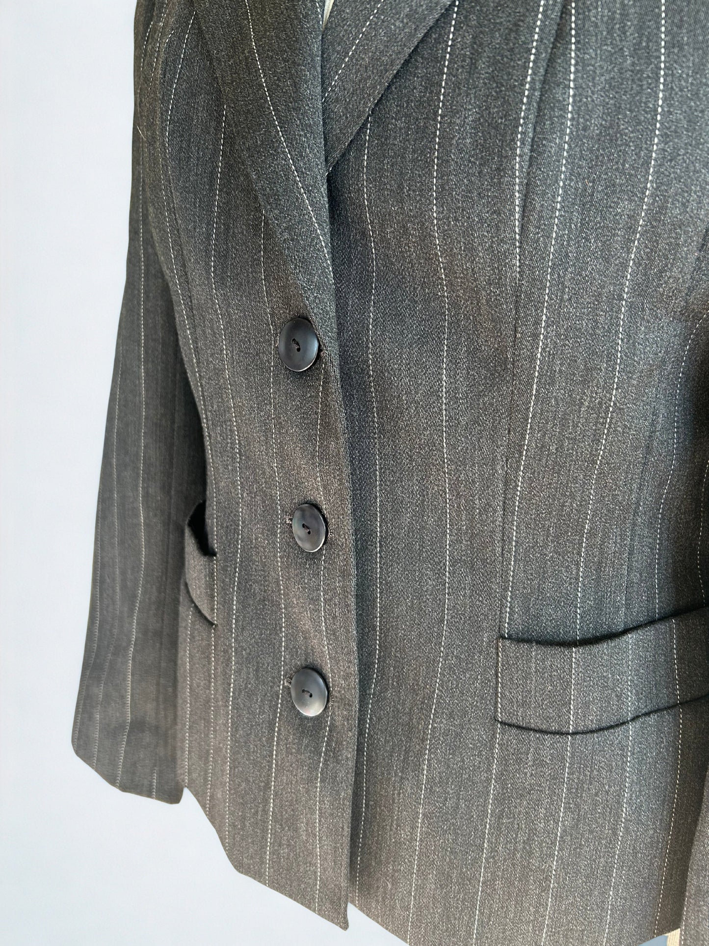 Veste blazer vintage gris à rayures la friperie vintage 25