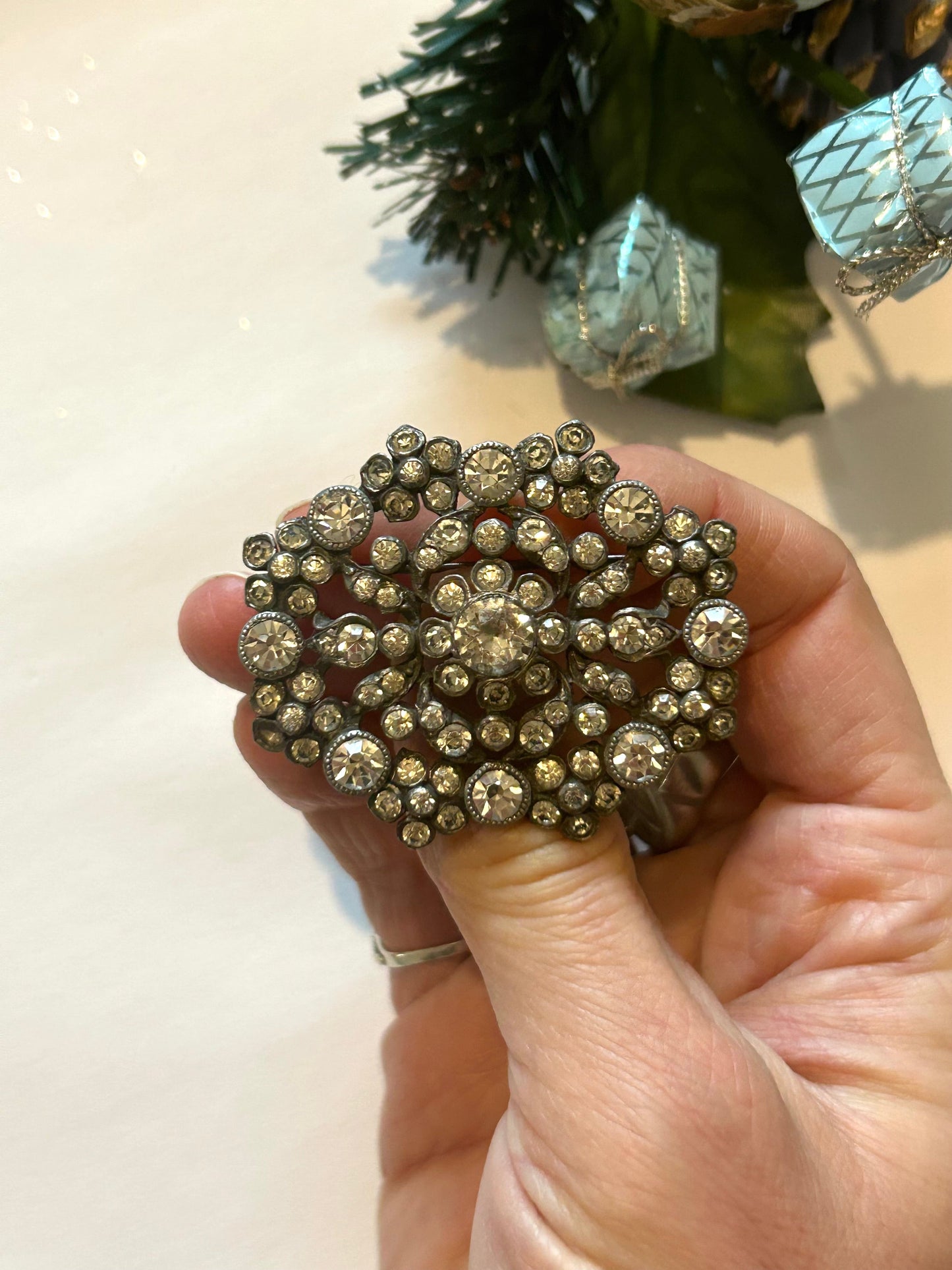 Broche vintage rosace strass argenté la friperie vintage 25