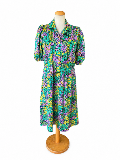 Robe vintage motifs fleuris manches courtes