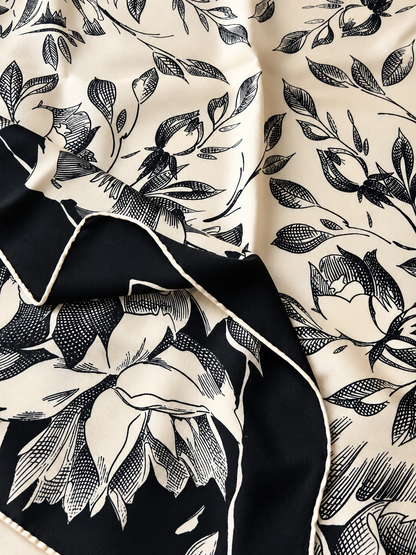 Foulard vintage en soie noir écru