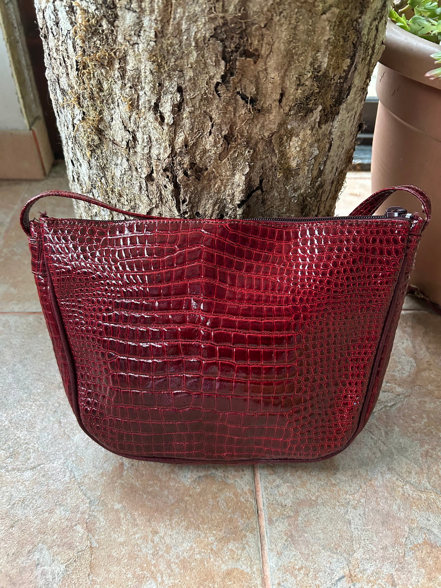 Sac bandoulière vintage effet croco bordeaux la friperie vintage 25