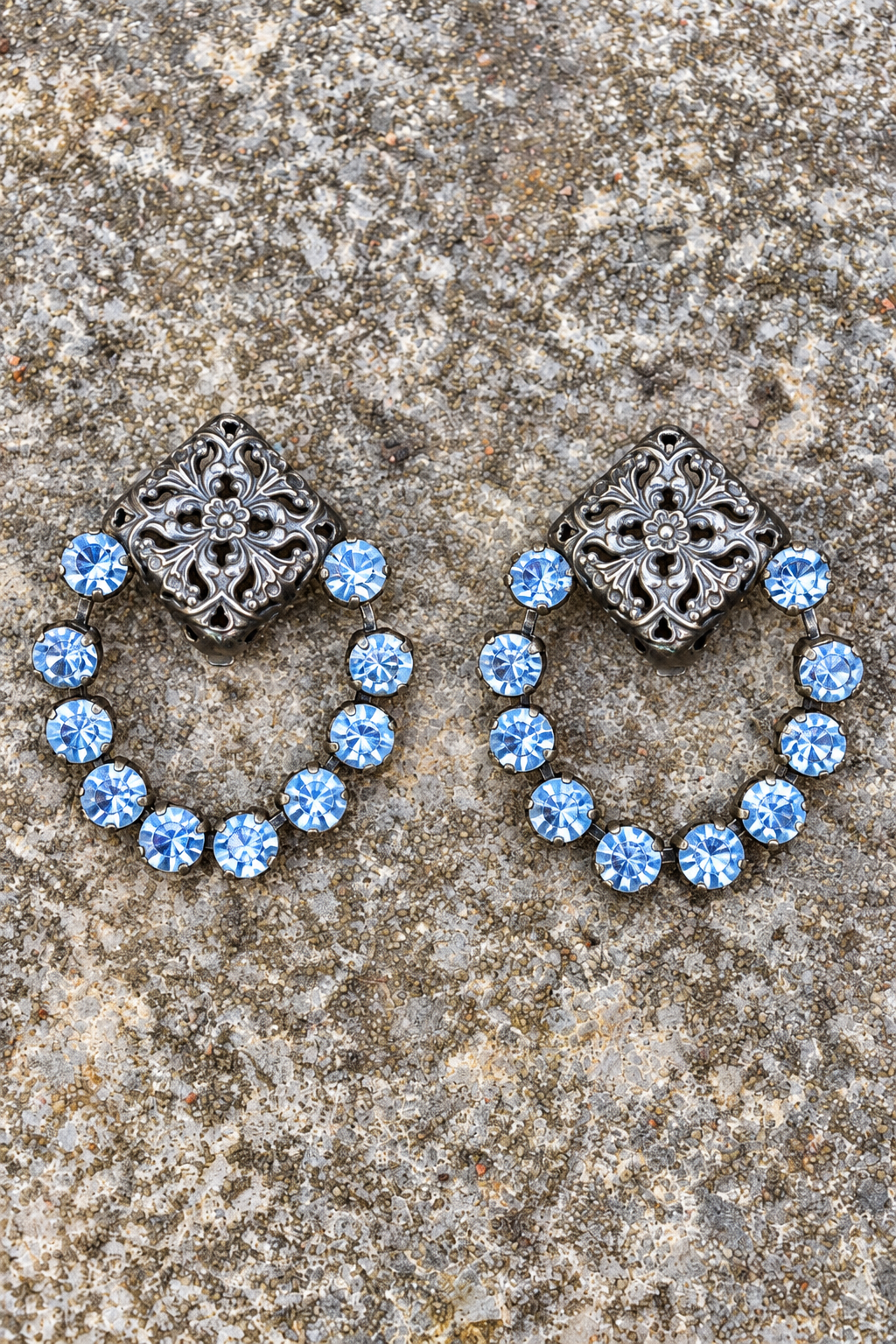 Boucles d’oreilles clips vintage strass bleus