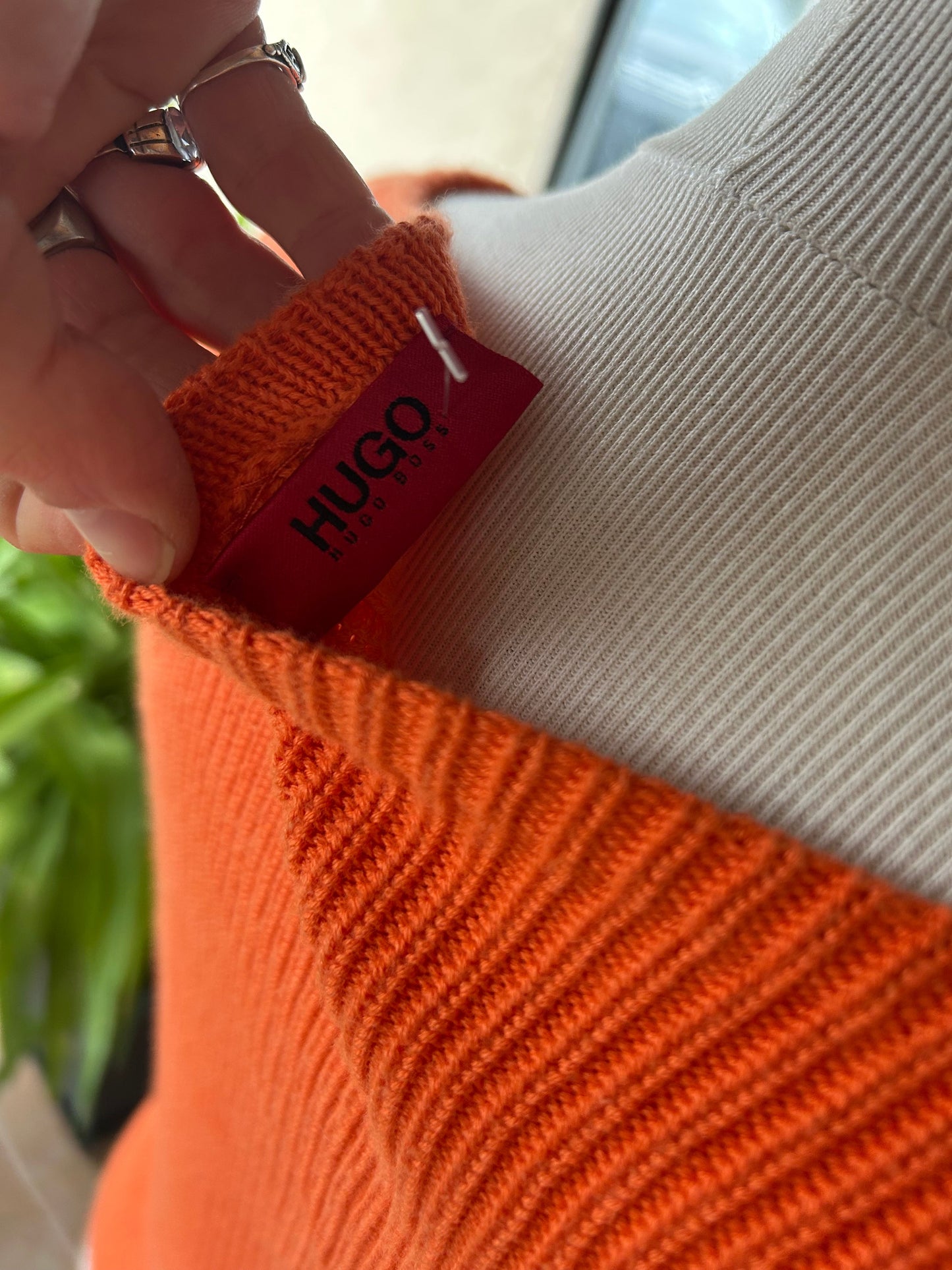 Pull over Hugo Boss orange la friperie vintage 25