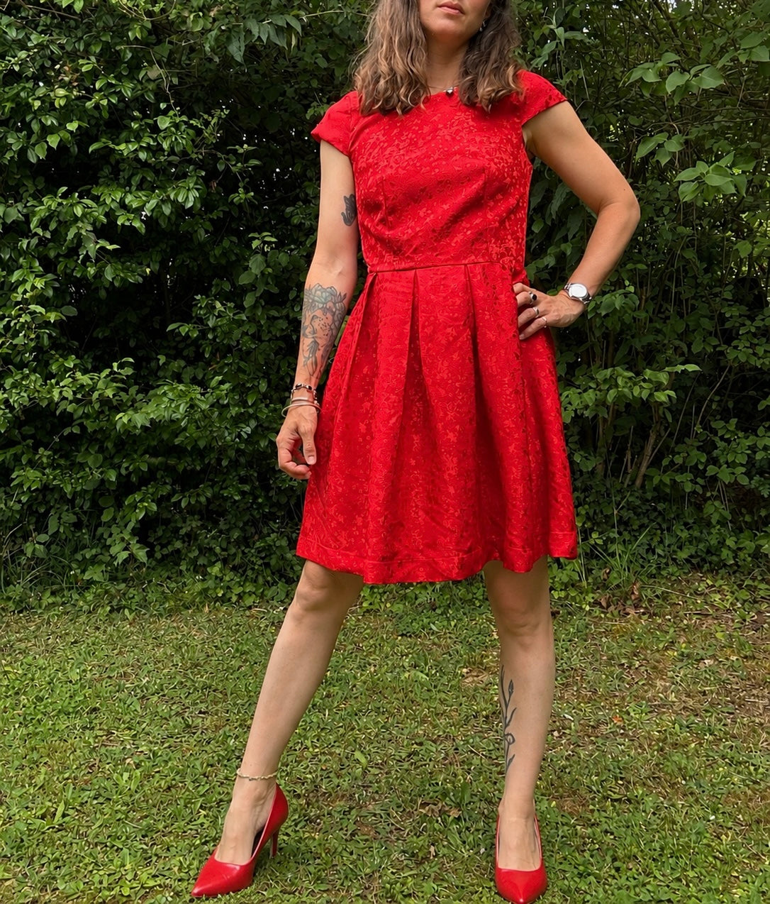 Robe vintage rouge jacquard satinée