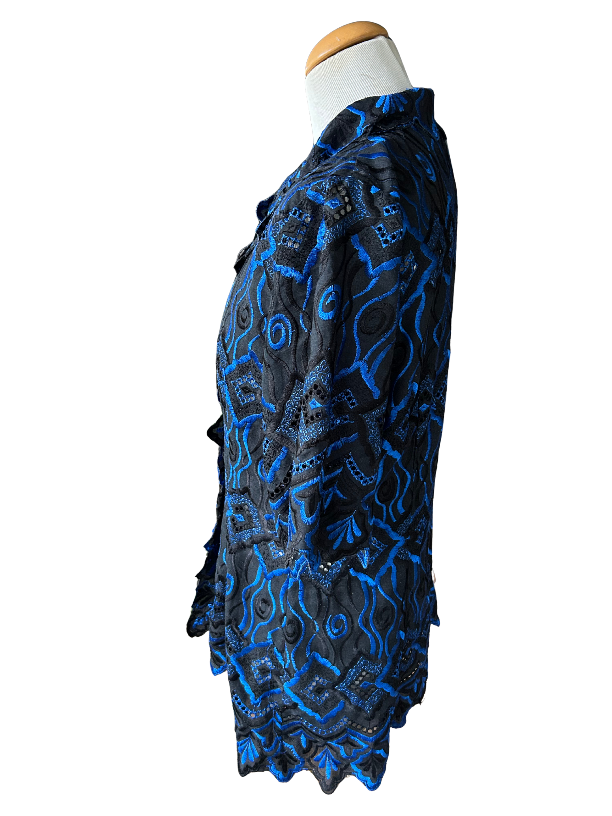 Tunique vintage brodée noir bleu la friperie vintage 25