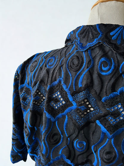 Tunique vintage brodée noir bleu la friperie vintage 25