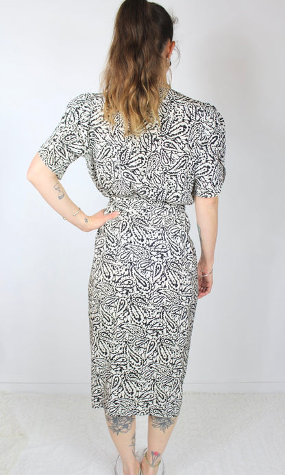 Robe midi vintage noire et blanche manches courtes motifs France