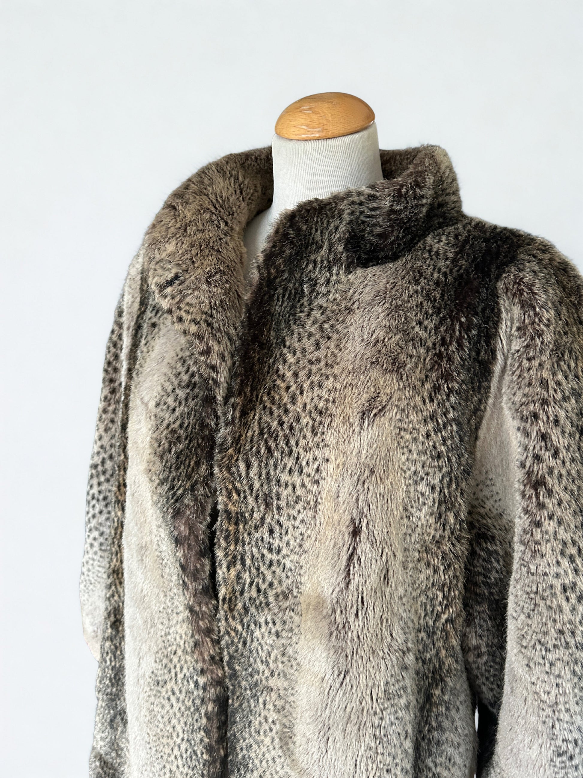 Manteau vintage fausse fourrure Michel Alexis la friperie vintage 25